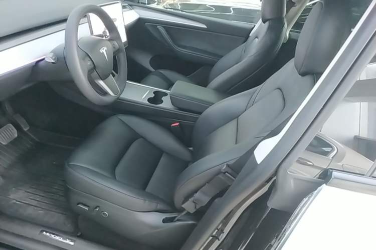 Used Tesla Model Y 2023 Rear-Wheel-Drive Version Left Front Seat