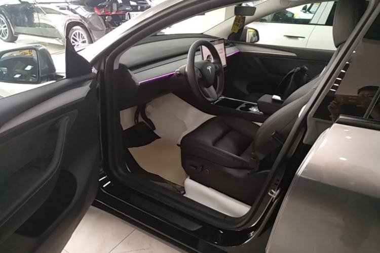 Used Tesla Model Y 2023 Rear-Wheel-Drive Version Left Front Seat