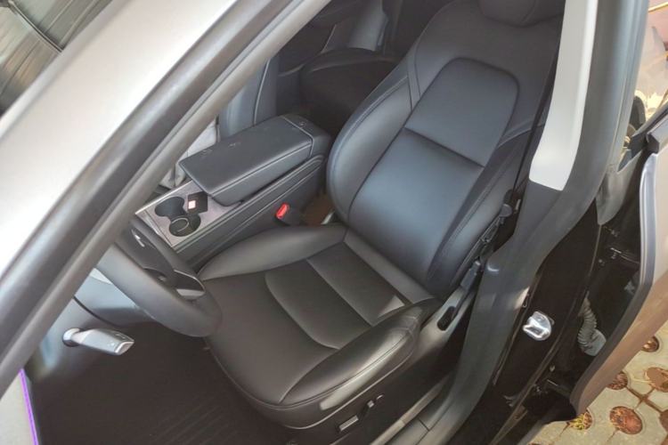 Used Tesla Model Y 2023 Rear-Wheel-Drive Version Left Front Seat