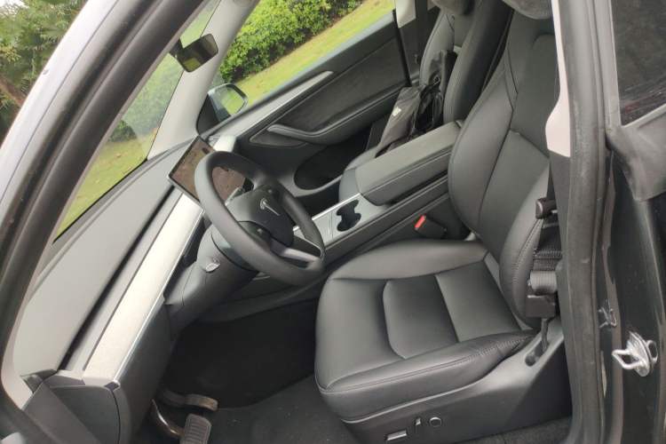 Used Tesla Model Y 2023 Long-Range All-Wheel-Drive Version Left Front Seat