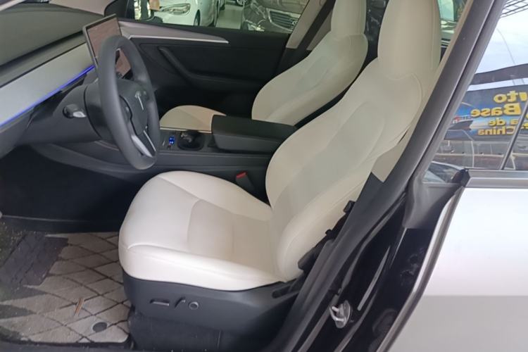 Used Tesla Model Y 2023 Long-Range All-Wheel-Drive Version Left Front Seat