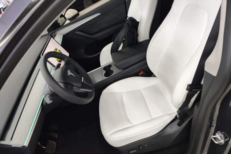 Used Tesla Model Y 2023 Long-Range All-Wheel-Drive Version Left Front Seat