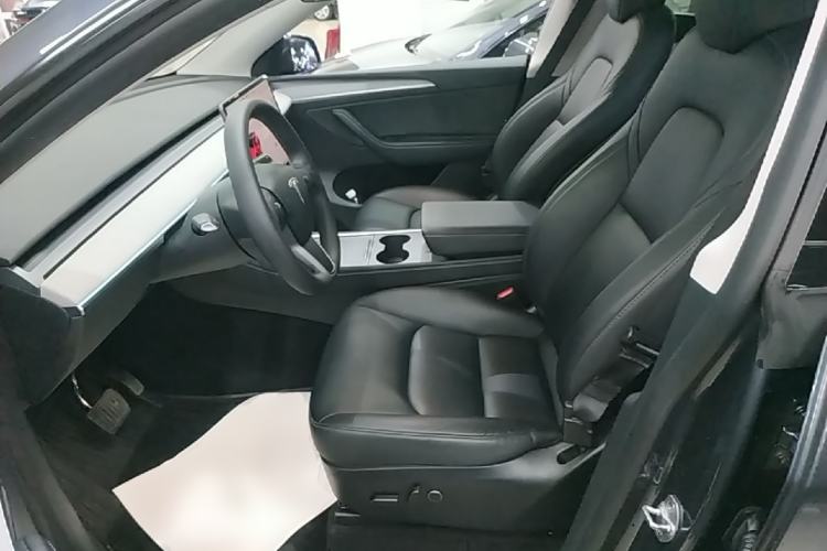 Used Tesla Model Y 2023 Rear-Wheel-Drive Version Left Front Seat