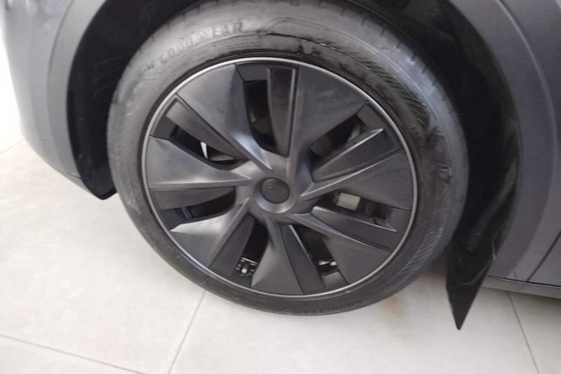 Used Tesla Model Y 2023 Rear-Wheel-Drive Version Left Front Wheel Hub