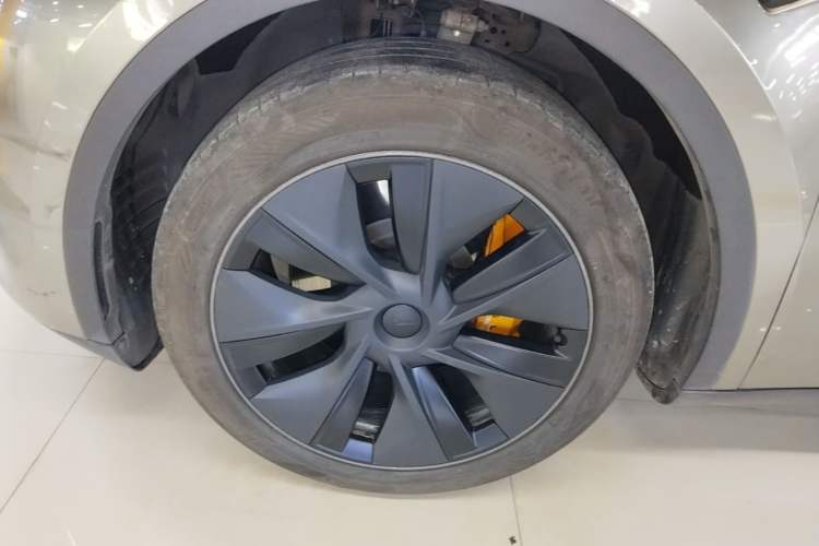 Used Tesla Model Y 2023 Rear-Wheel-Drive Version Left Front Wheel Hub
