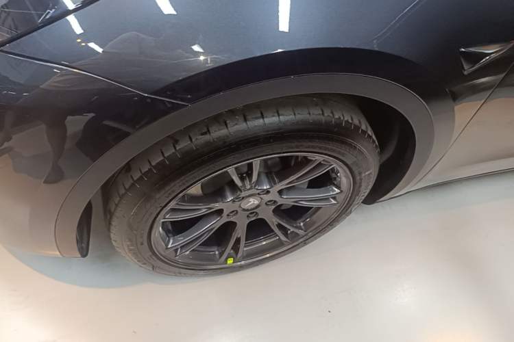 Used Tesla Model Y 2023 Rear-Wheel-Drive Version Left Front Wheel Hub