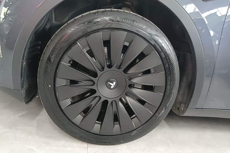 Used Tesla Model Y 2023 Rear-Wheel-Drive Version Left Front Wheel Hub