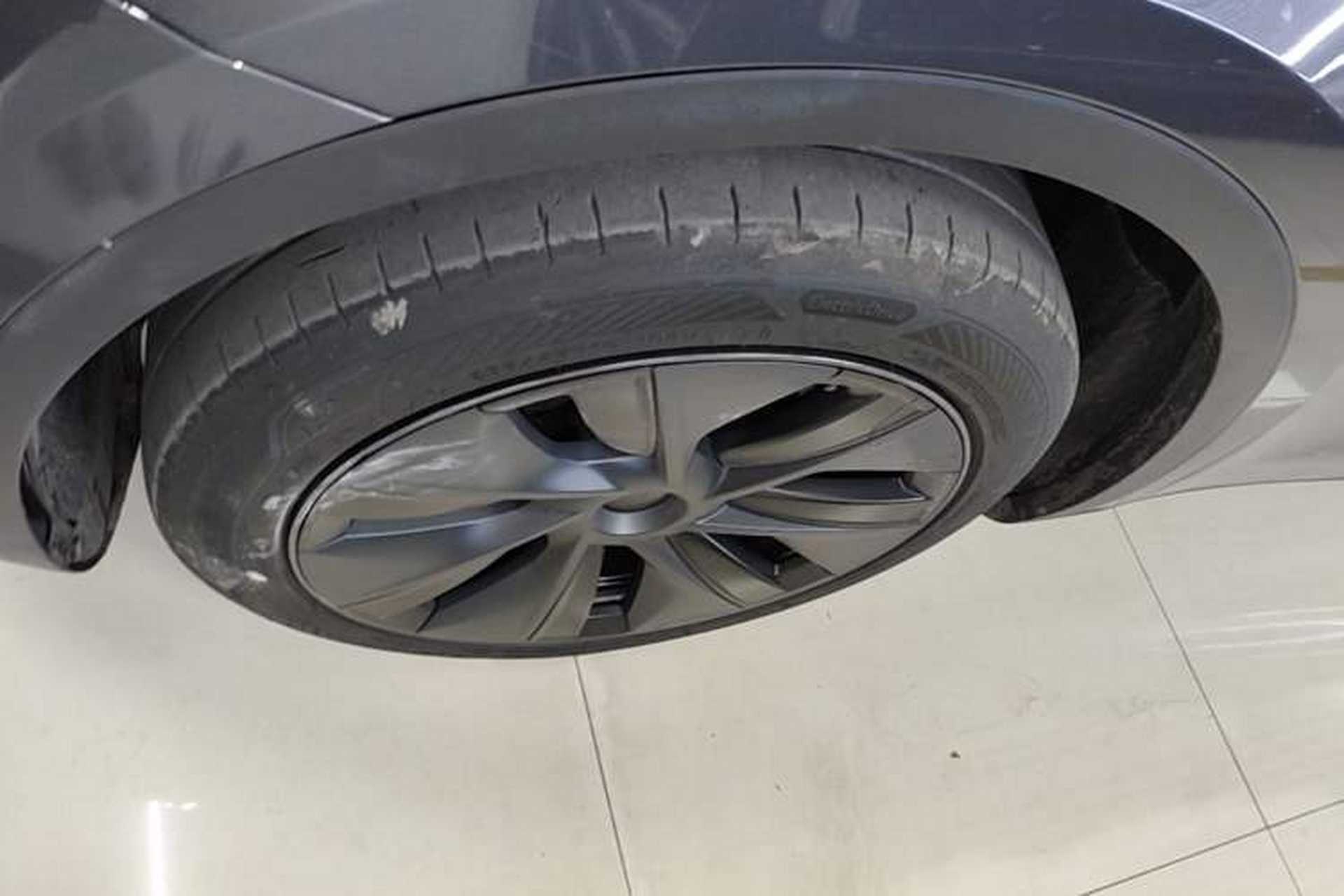 Used Tesla Model Y 2023 Rear-Wheel-Drive Version Left Front Wheel Hub