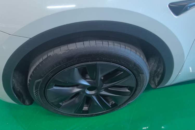 Used Tesla Model Y 2023 Rear-Wheel-Drive Version Left Front Wheel Hub