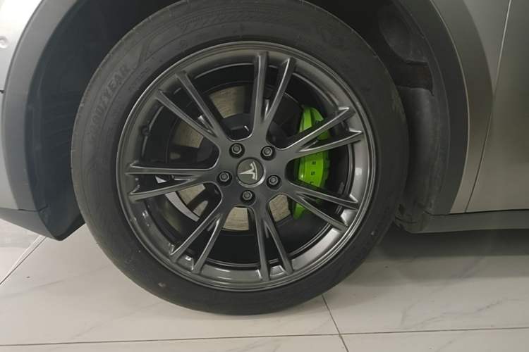 Used Tesla Model Y 2023 Rear-Wheel-Drive Version Left Front Wheel Hub