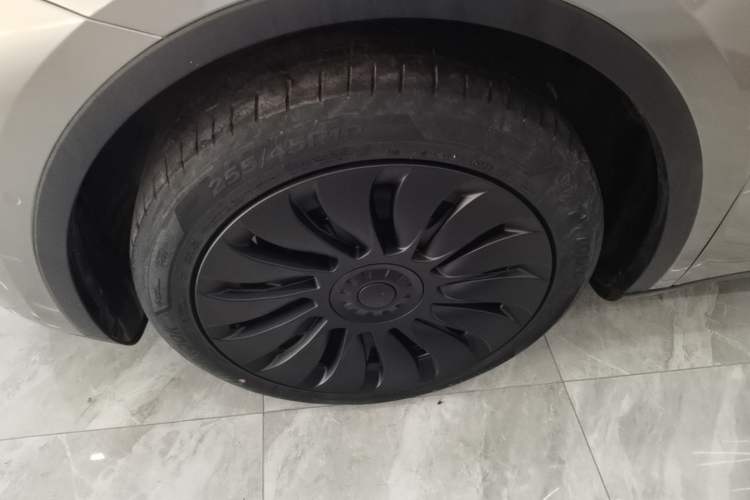 Used Tesla Model Y 2023 Long-Range All-Wheel-Drive Version Left Front Wheel Hub