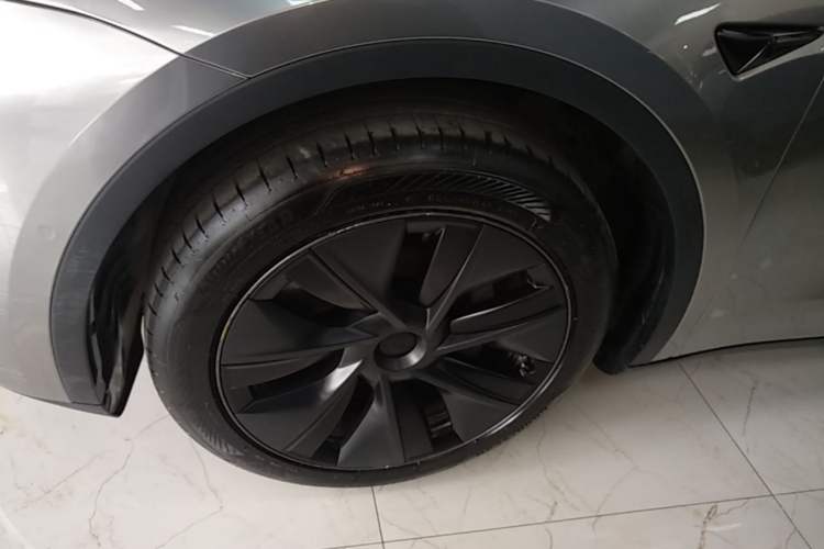 Used Tesla Model Y 2023 Rear-Wheel-Drive Version Left Front Wheel Hub