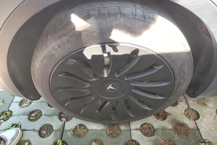 Used Tesla Model Y 2023 Rear-Wheel-Drive Version Left Front Wheel Hub