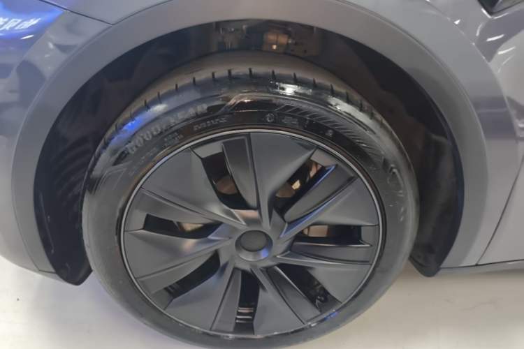 Used Tesla Model Y 2023 Rear-Wheel-Drive Version Left Front Wheel Hub