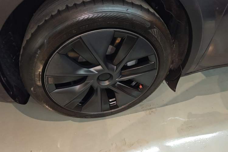 Used Tesla Model Y 2023 Rear-Wheel-Drive Version Left Front Wheel Hub