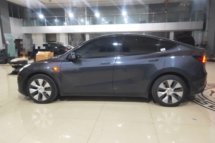Used Tesla Model Y 2023 Long-Range All-Wheel-Drive Version Left Side