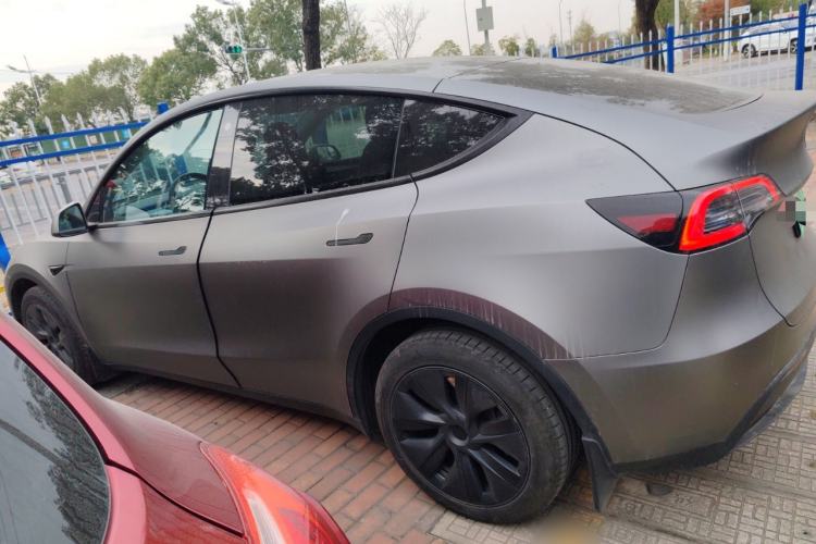 Used Tesla Model Y 2023 Long-Range All-Wheel-Drive Version Left Side