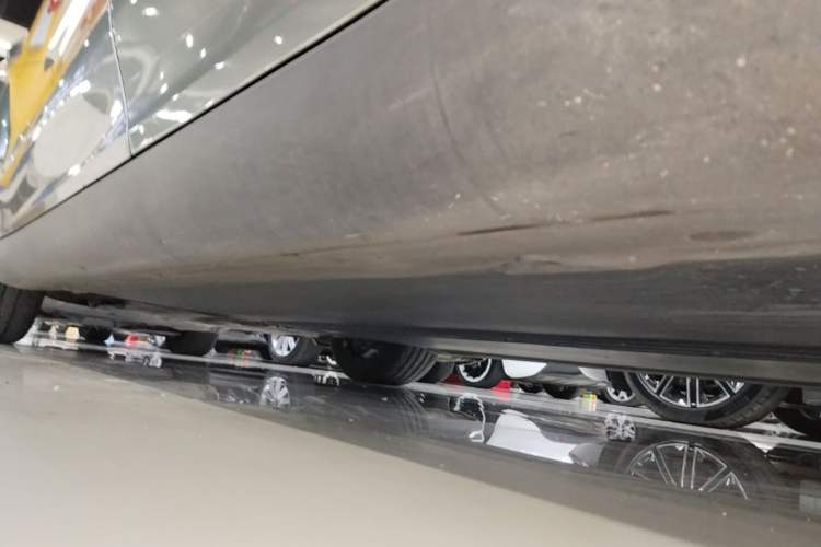 Used Tesla Model Y 2023 Rear-Wheel-Drive Version Left Side Sill