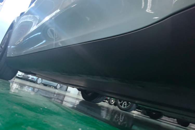 Used Tesla Model Y 2023 Rear-Wheel-Drive Version Left Side Sill