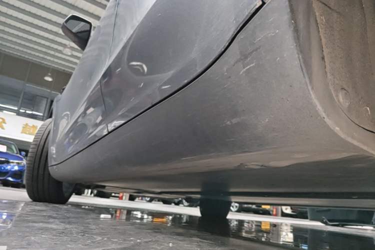 Used Tesla Model Y 2023 High-Performance All-Wheel-Drive Version Left Side Sill