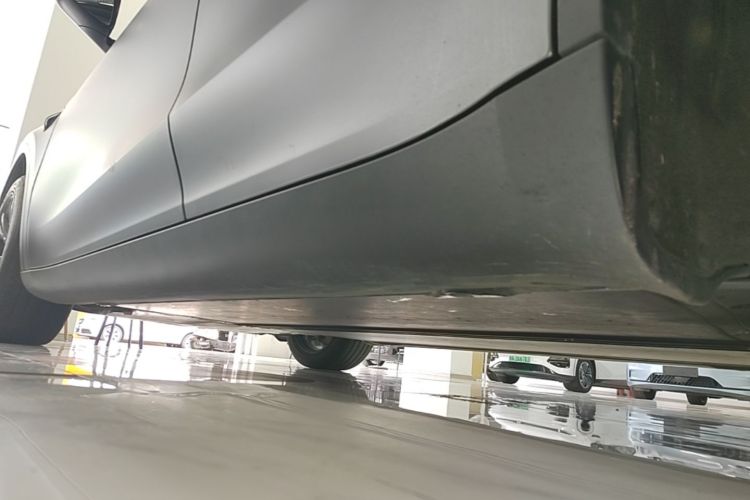 Used Tesla Model Y 2023 Rear-Wheel-Drive Version Left Side Sill