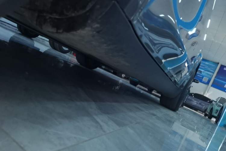 Used Tesla Model Y 2023 Long-Range All-Wheel-Drive Version Left Side Sill