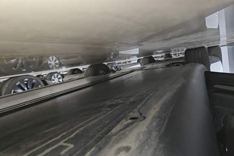 Used Tesla Model Y 2023 Long-Range All-Wheel-Drive Version Left Side Sill