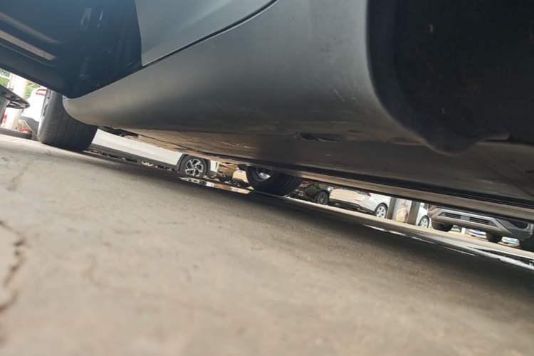 Used Tesla Model Y 2023 Rear-Wheel-Drive Version Left Side Sill