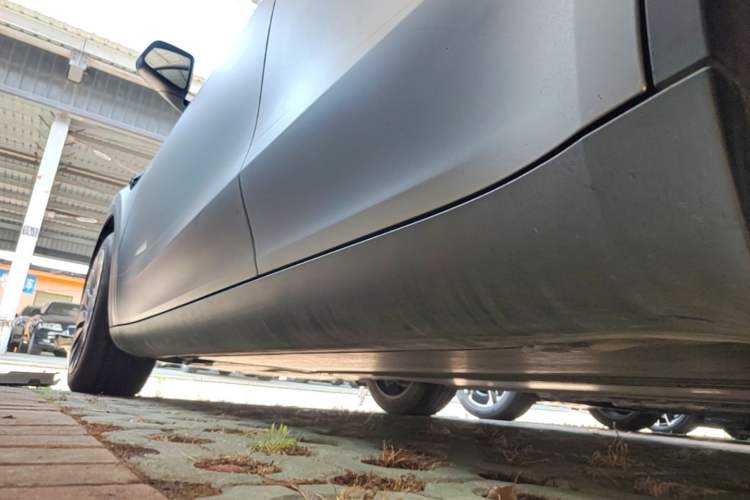 Used Tesla Model Y 2023 Rear-Wheel-Drive Version Left Side Sill