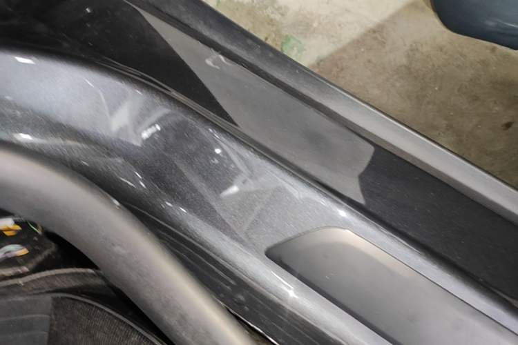 Used Tesla Model Y 2023 Long-Range All-Wheel-Drive Version Left Side Sill