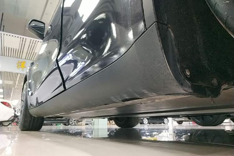 Used Tesla Model Y 2023 Rear-Wheel-Drive Version Left Side Sill