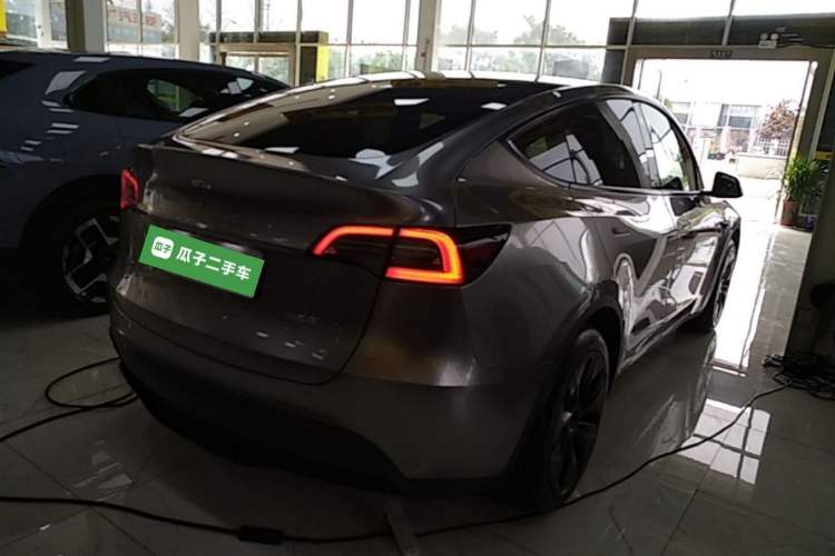 Used Tesla Model Y 2023 Rear-Wheel-Drive Version Rear Right 45 Deg