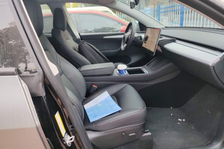 Used Tesla Model Y 2023 Long-Range All-Wheel-Drive Version Right Front Seat