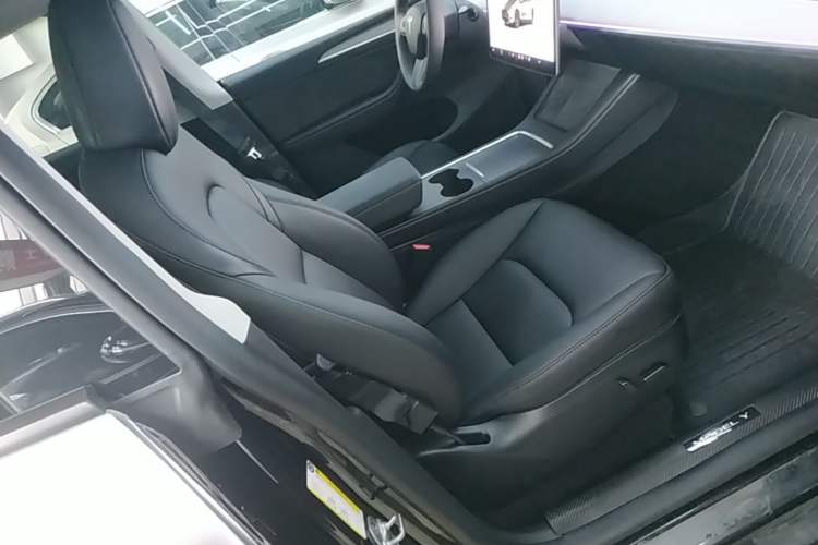 Used Tesla Model Y 2023 Rear-Wheel-Drive Version Right Front Seat