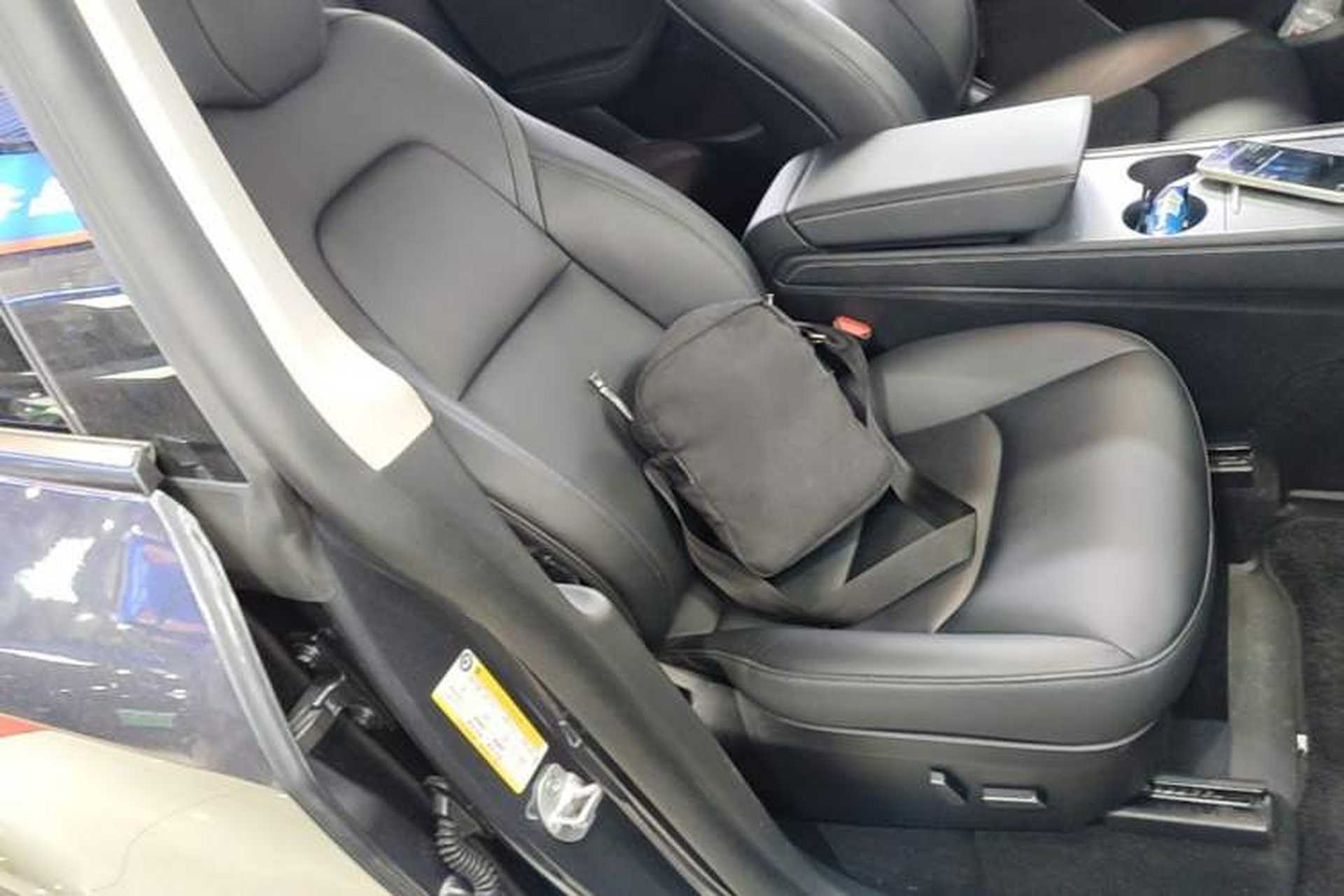 Used Tesla Model Y 2023 Rear-Wheel-Drive Version Right Front Seat