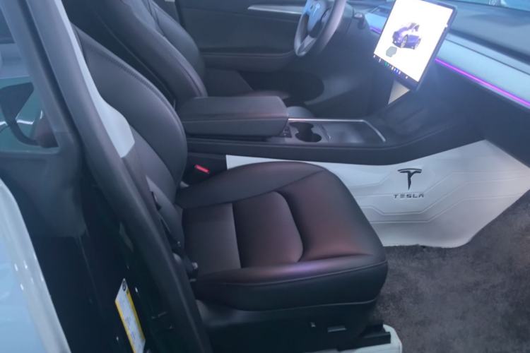 Used Tesla Model Y 2023 Rear-Wheel-Drive Version Right Front Seat