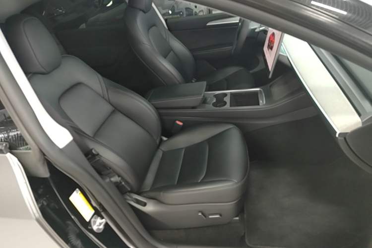 Used Tesla Model Y 2023 Rear-Wheel-Drive Version Right Front Seat