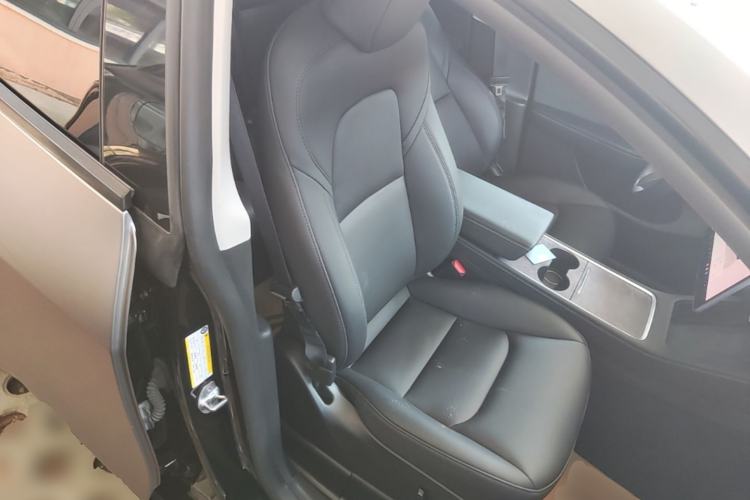 Used Tesla Model Y 2023 Rear-Wheel-Drive Version Right Front Seat