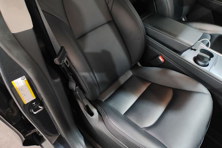 Used Tesla Model Y 2023 Long-Range All-Wheel-Drive Version Right Front Seat