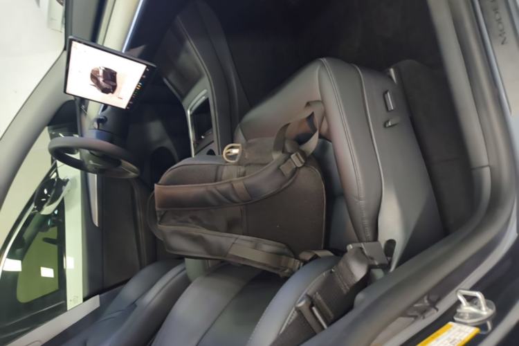 Used Tesla Model Y 2023 Rear-Wheel-Drive Version Right Front Seat