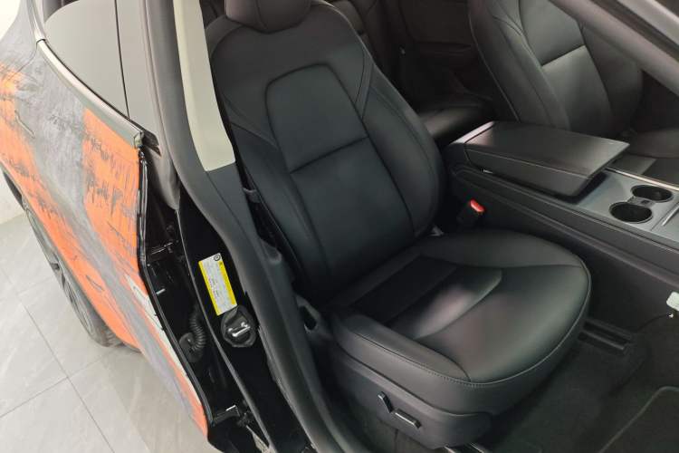 Used Tesla Model Y 2023 Rear-Wheel-Drive Version Right Front Seat
