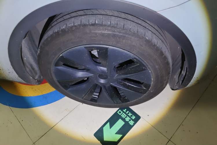 Used Tesla Model Y 2023 Rear-Wheel-Drive Version Right Front Wheel Hub