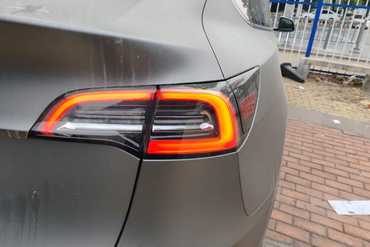 Used Tesla Model Y 2023 Long-Range All-Wheel-Drive Version Right Rear Taillight