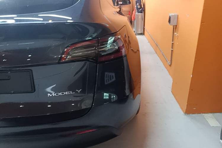 Used Tesla Model Y 2023 Rear-Wheel-Drive Version Right Rear Taillight