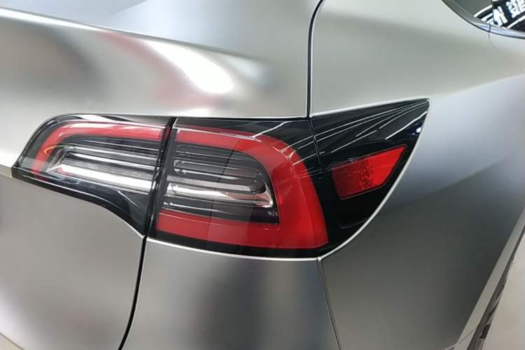 Used Tesla Model Y 2023 Rear-Wheel-Drive Version Right Rear Taillight