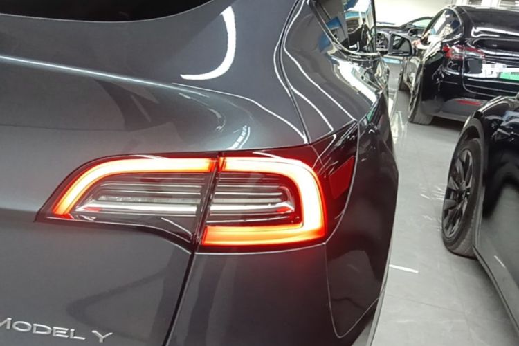 Used Tesla Model Y 2023 Rear-Wheel-Drive Version Right Rear Taillight