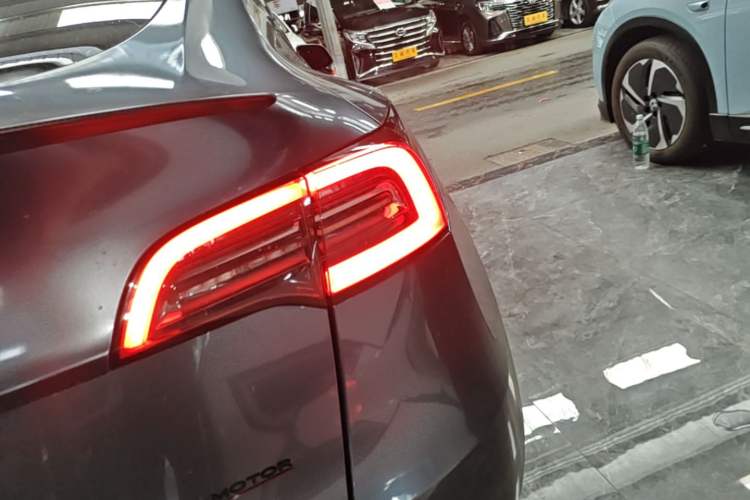 Used Tesla Model Y 2023 High-Performance All-Wheel-Drive Version Right Rear Taillight