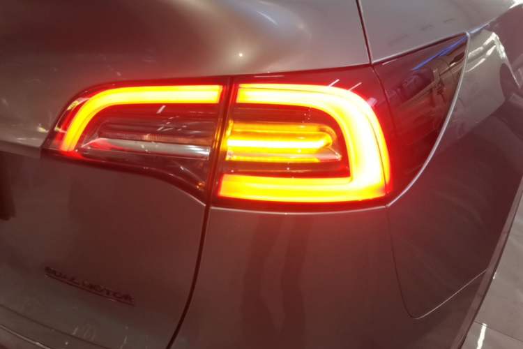 Used Tesla Model Y 2023 Long-Range All-Wheel-Drive Version Right Rear Taillight