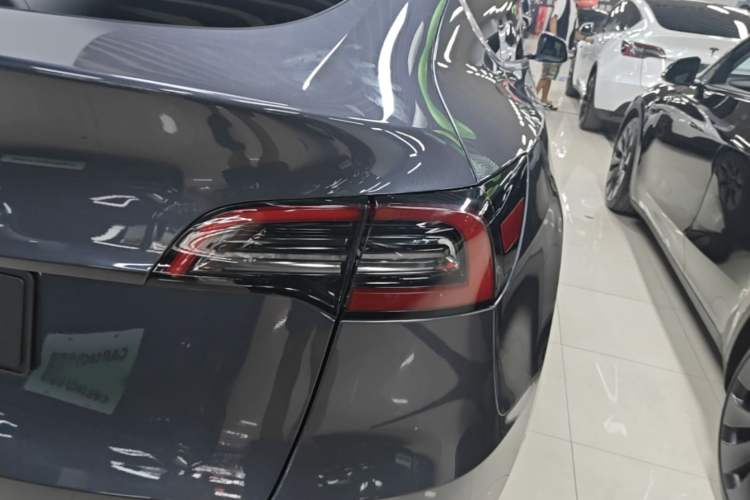 Used Tesla Model Y 2023 Long-Range All-Wheel-Drive Version Right Rear Taillight