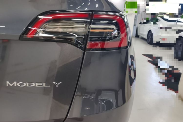 Used Tesla Model Y 2023 Rear-Wheel-Drive Version Right Rear Taillight